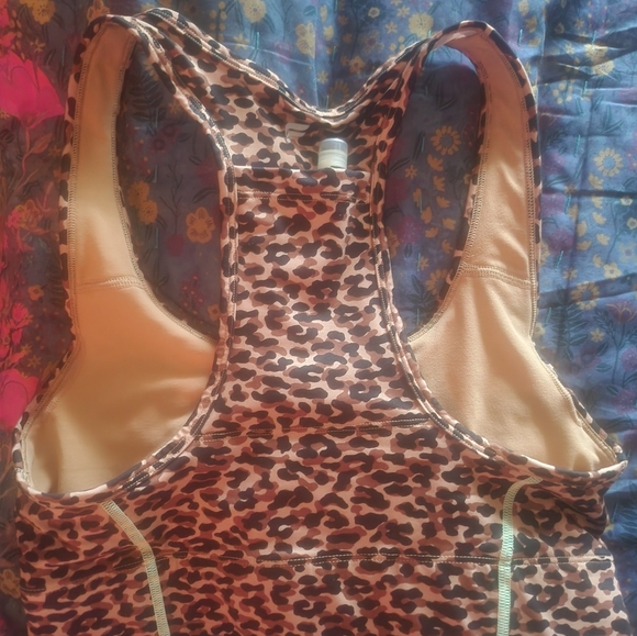 Fabletics Leopard Print Set - Picture 2 of 5